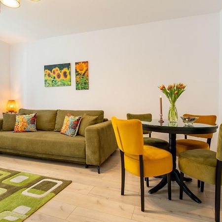 Springhome - Cozy Apartment With Balcony & Parking Braşov Exteriör bild