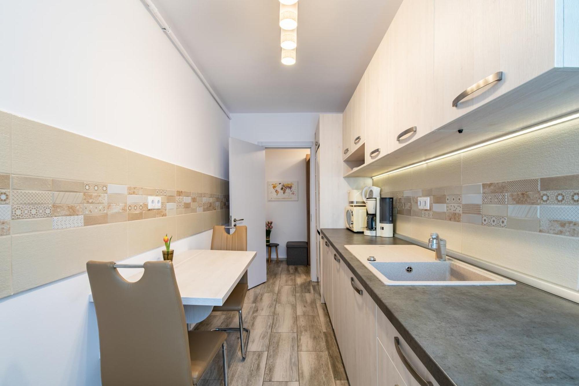 Springhome - Cozy Apartment With Balcony & Parking Braşov Exteriör bild