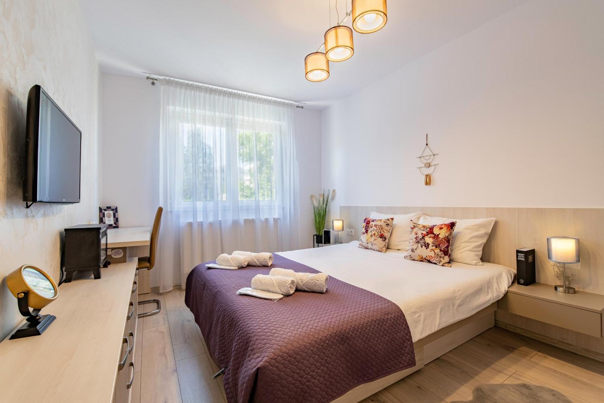 Springhome - Cozy Apartment With Balcony & Parking Braşov Exteriör bild