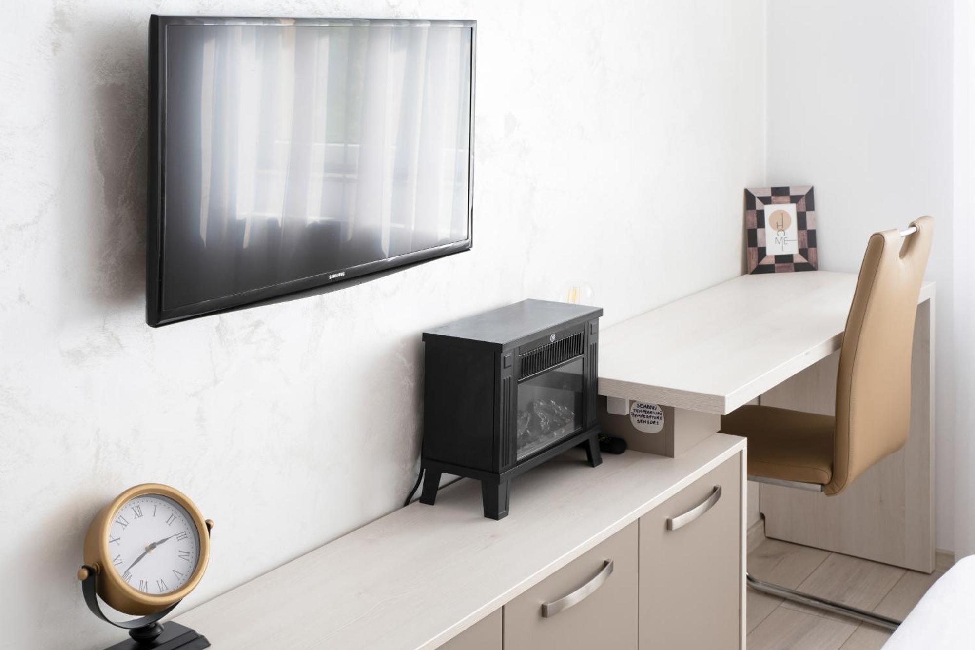 Springhome - Cozy Apartment With Balcony & Parking Braşov Exteriör bild
