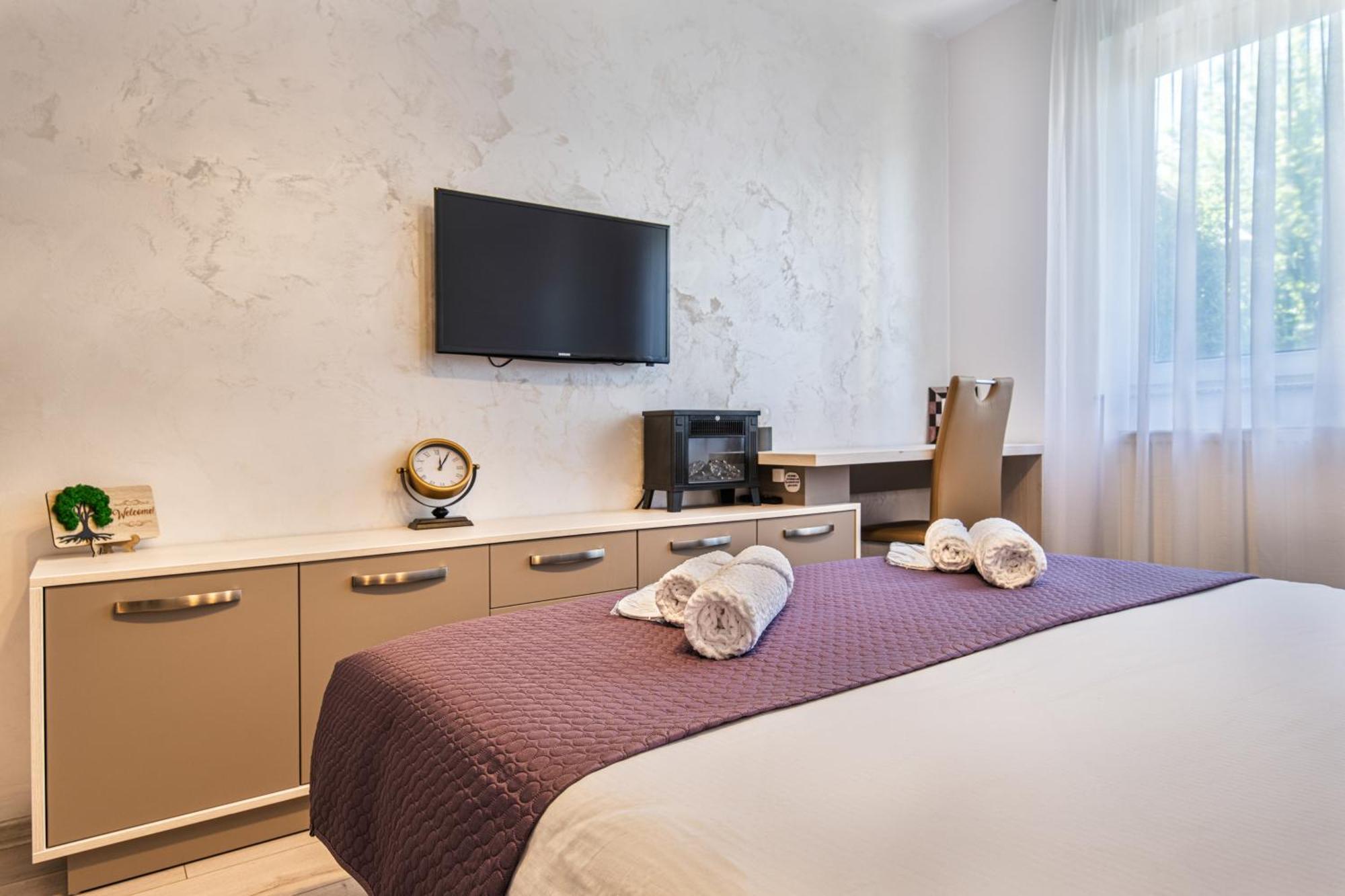 Springhome - Cozy Apartment With Balcony & Parking Braşov Exteriör bild