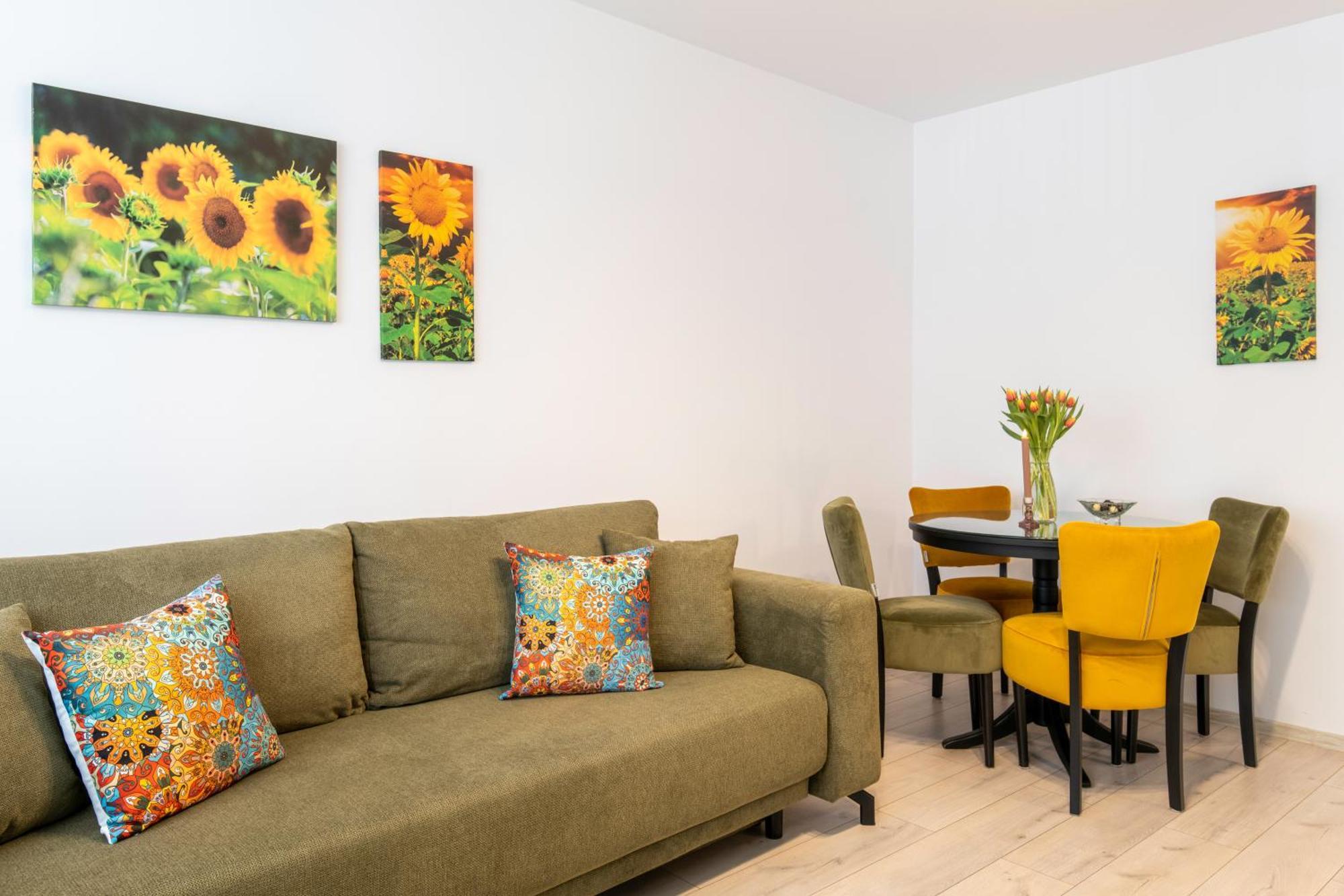 Springhome - Cozy Apartment With Balcony & Parking Braşov Exteriör bild