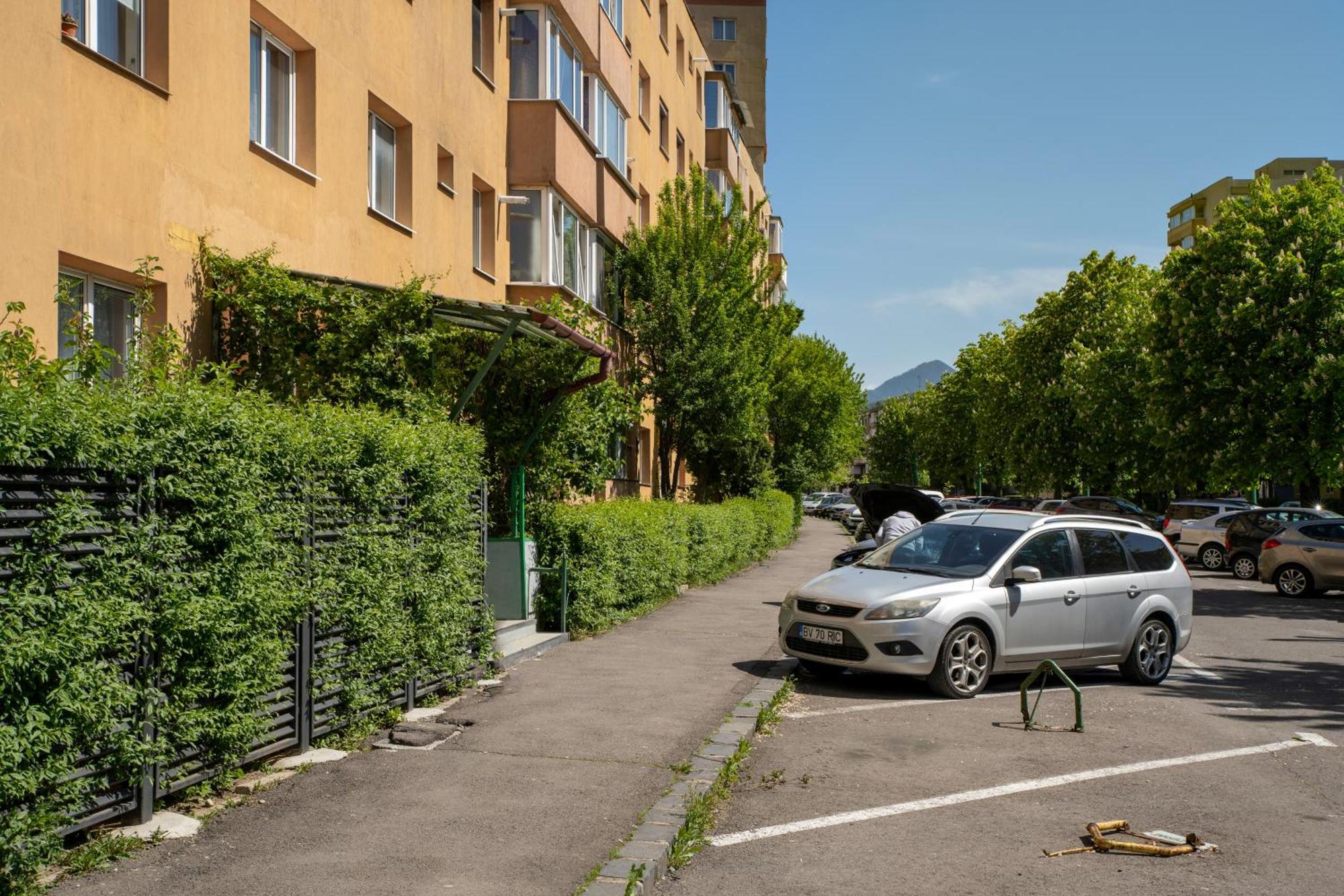 Springhome - Cozy Apartment With Balcony & Parking Braşov Exteriör bild
